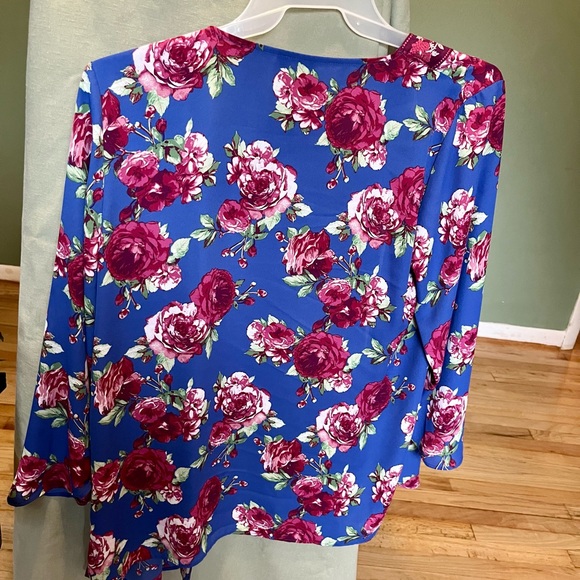 2 shirt combo (because they go so perfectly together) Sleeveless blouse+Coverup - Picture 8 of 12